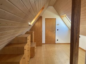 Schlafzimmer 2. DG mit Einbauten