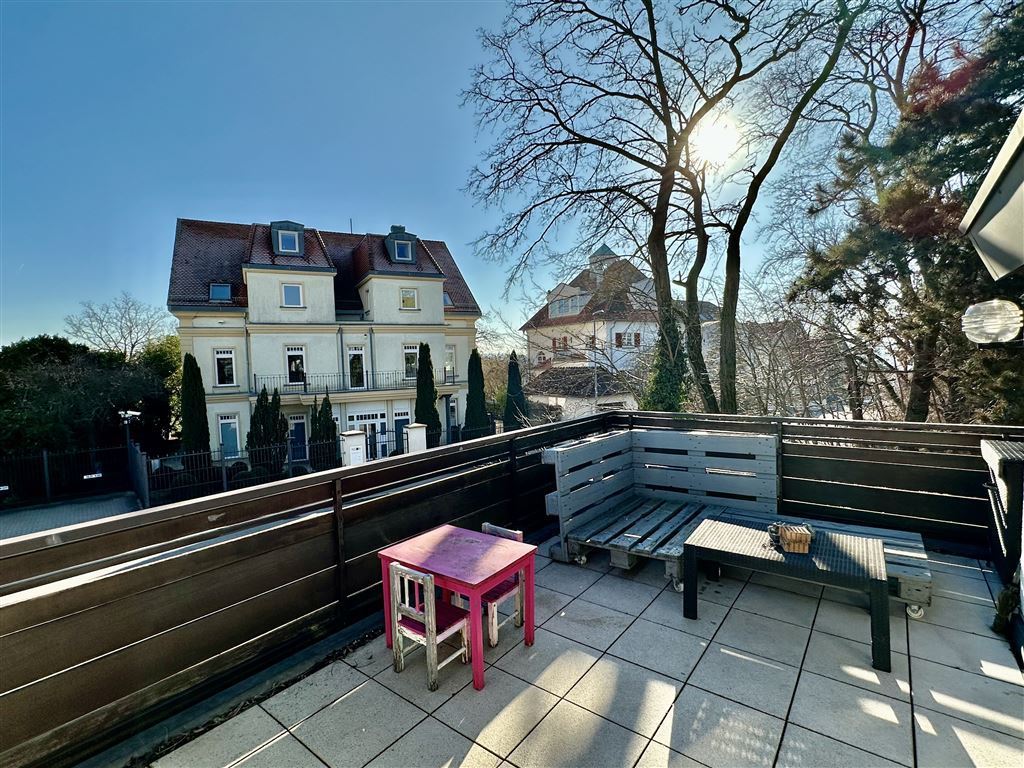 mit zweitem Balkon