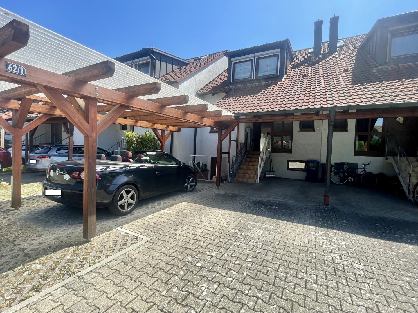 Carport und Stellplatz
