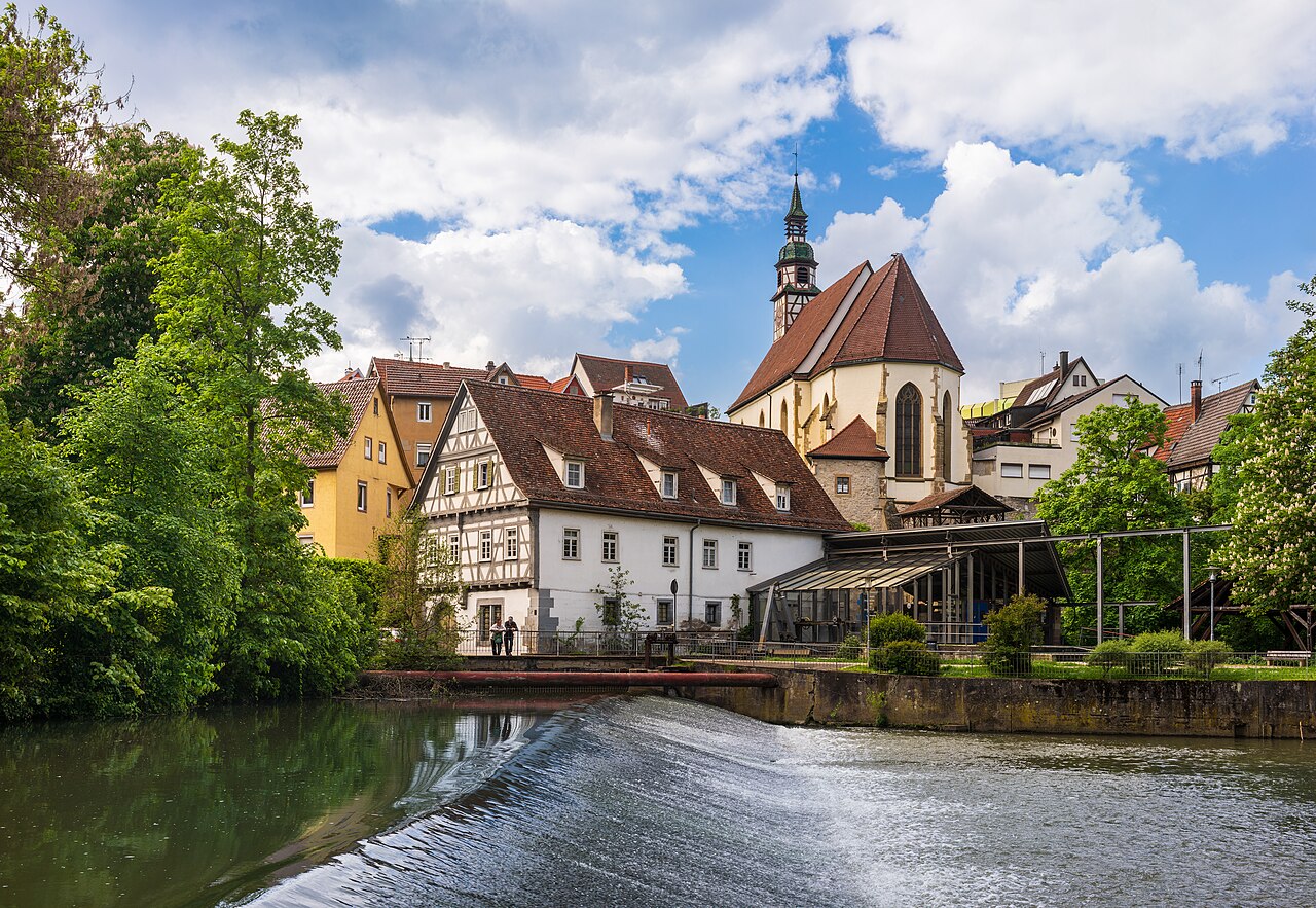 Waiblingen_-_Altstadt_-_Ansicht_von_der_Kleinen_Erleninsel_über_Wehr_(1) (2)
